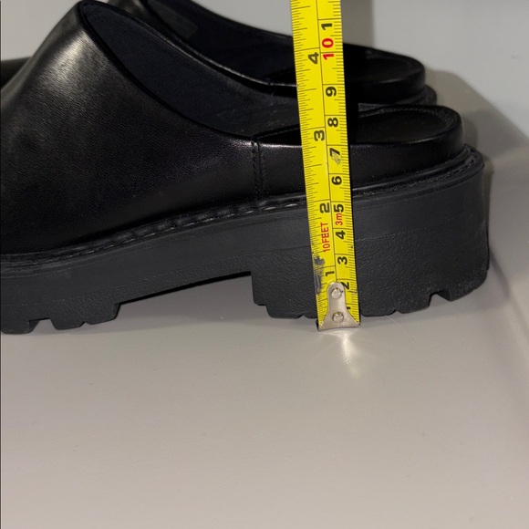 Vagabond Women's Black Slip-On clogs - Picture 8 of 9